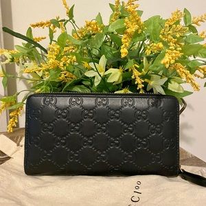 NWOT Gucci Wallet